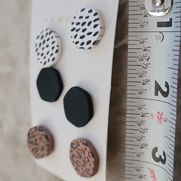 2/$15 Geometric Stud Earring - Picture 3 of 5